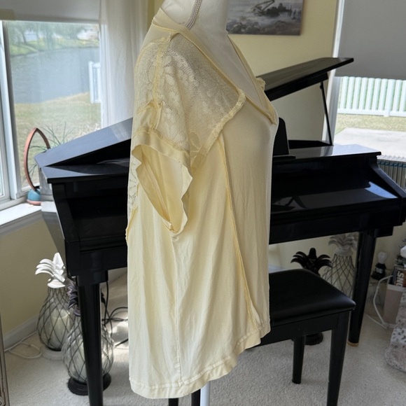 POL Soft yellow high low relaxed fit oversized top lace inserts light yellow - Picture 4 of 15